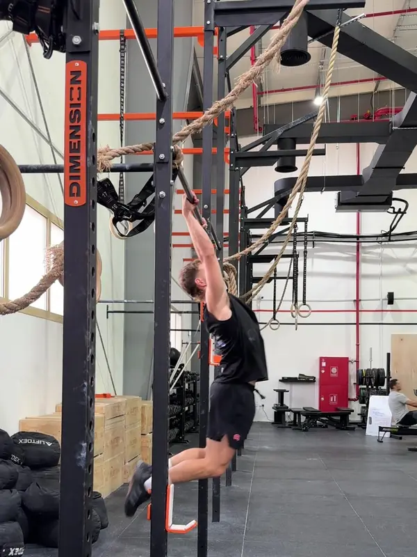 Tom in the arch, chest through his arms and legs behind him